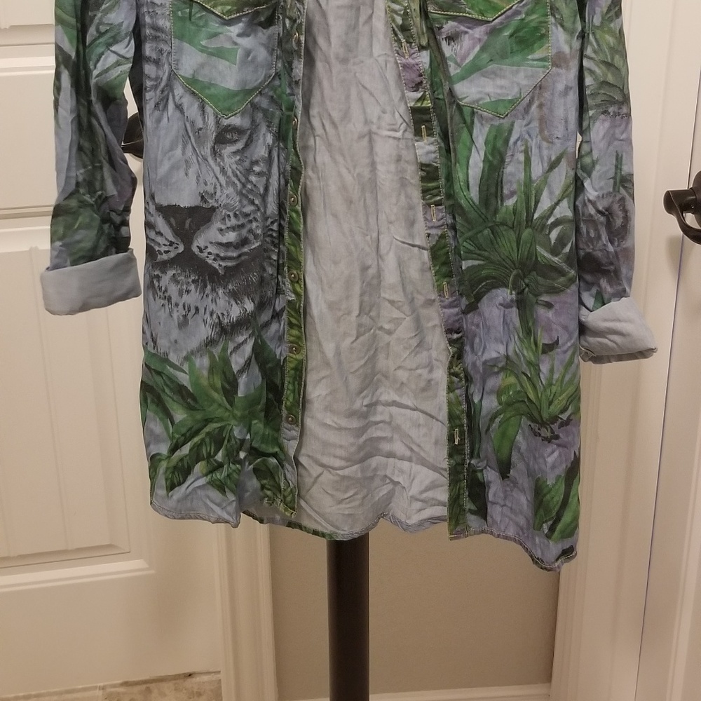 Palm and tiger chambray top - Picture 3 of 5